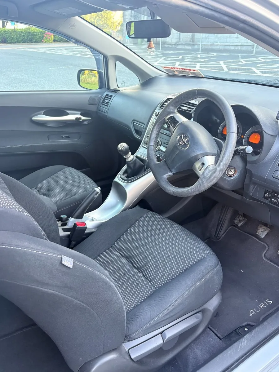 Toyota Auris 2011 - Image 4