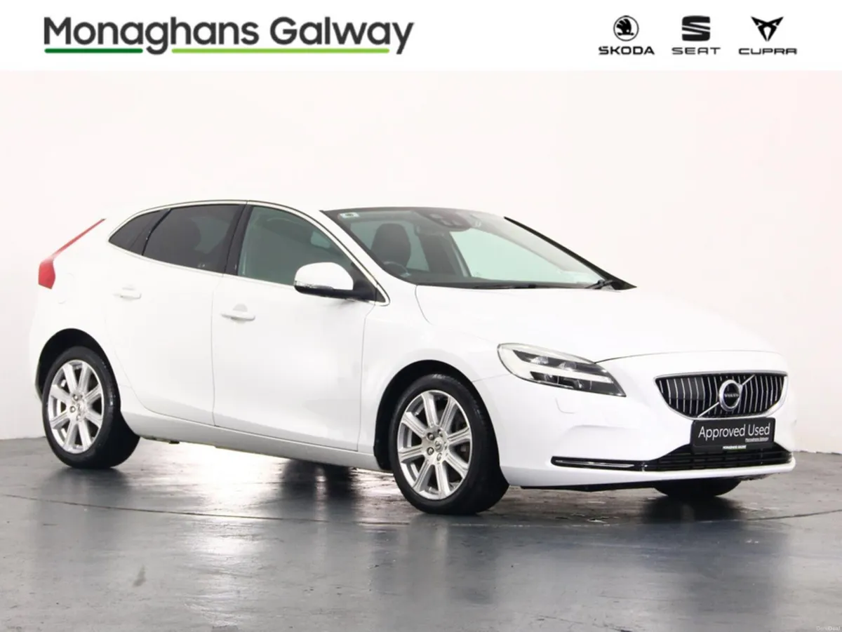 Volvo V40 2.0D AUTO INSCRIPTION *TOP SPEC* - Image 1
