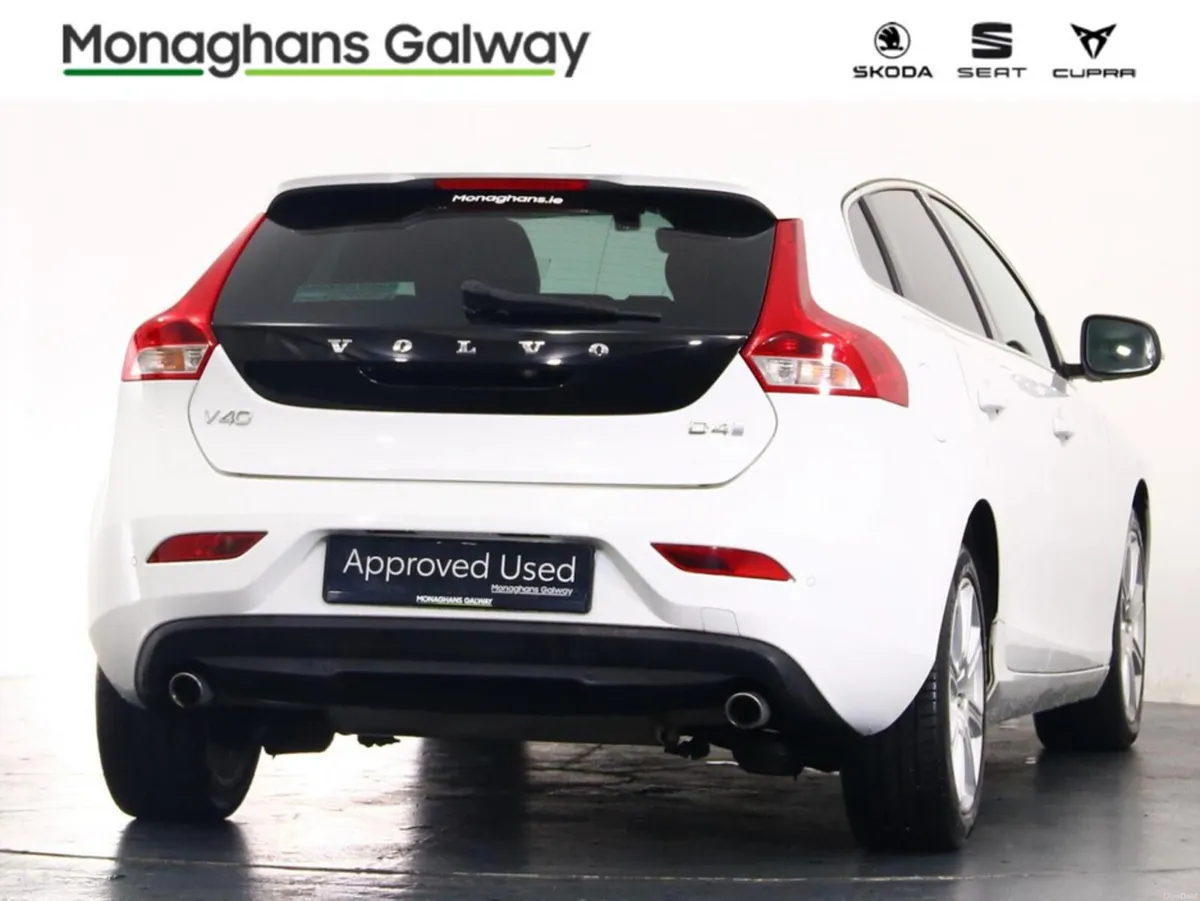 Volvo V40 2.0D AUTO INSCRIPTION *TOP SPEC* - Image 3