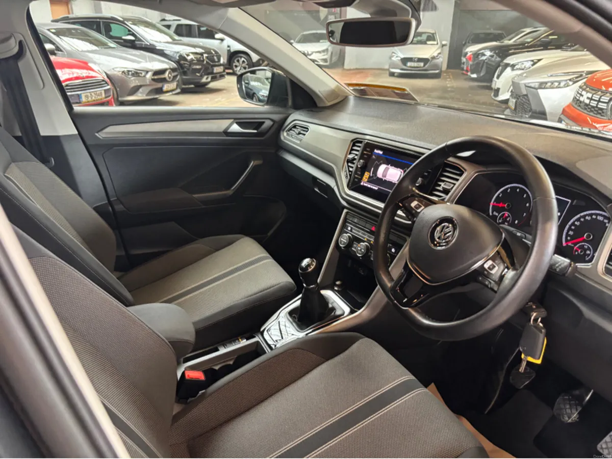 Volkswagen T-Roc DESIGN 1.0 TSI MANUAL 6SPEED FWD - Image 6