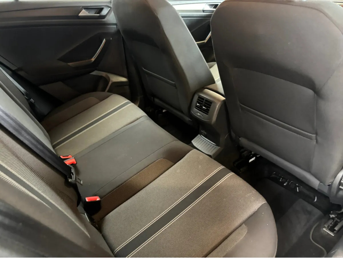 Volkswagen T-Roc DESIGN 1.0 TSI MANUAL 6SPEED FWD - Image 4