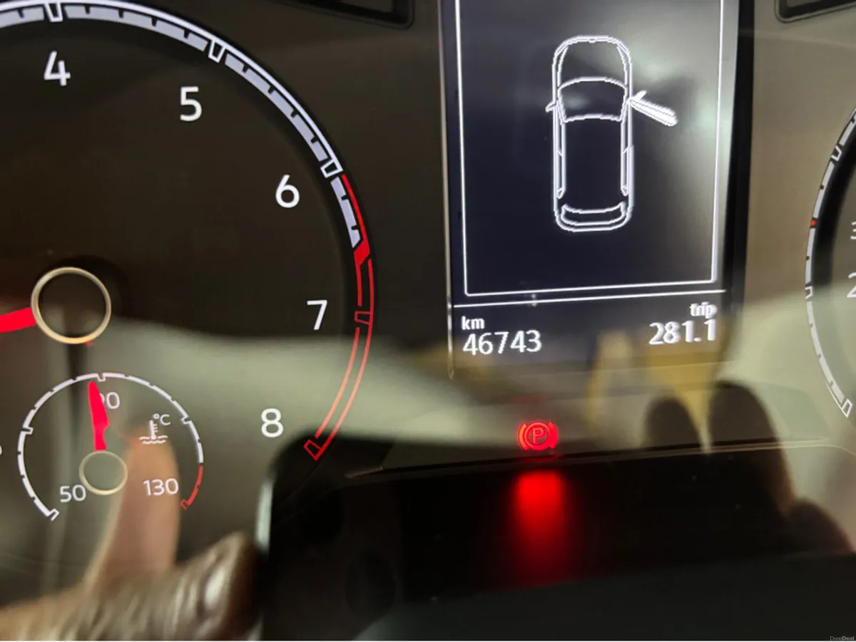 Volkswagen T-Roc DESIGN 1.0 TSI MANUAL 6SPEED FWD - Image 5