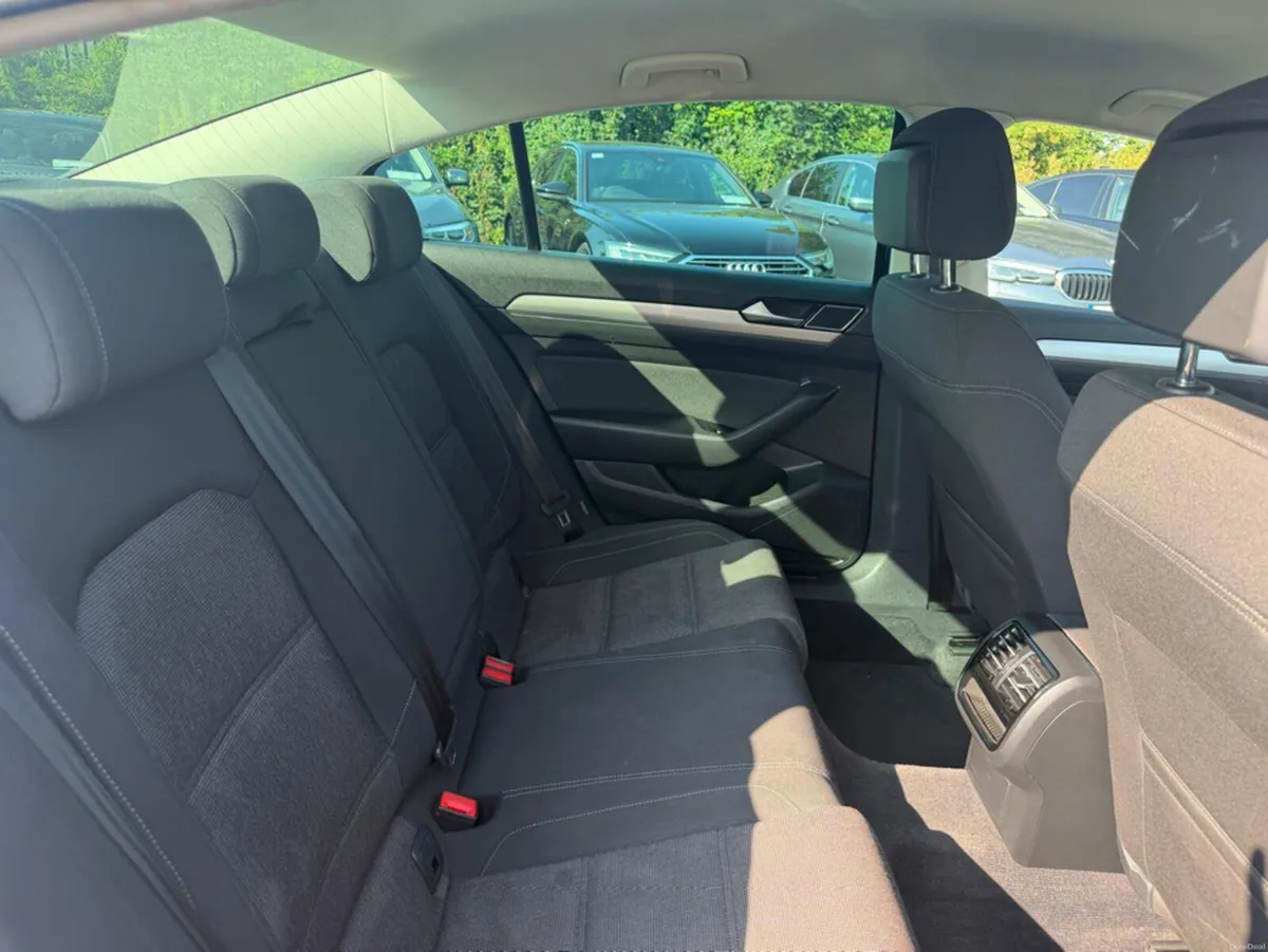 Volkswagen Passat 2.0 TDI SE BUSINESS BLUEMOTION 1 - Image 5