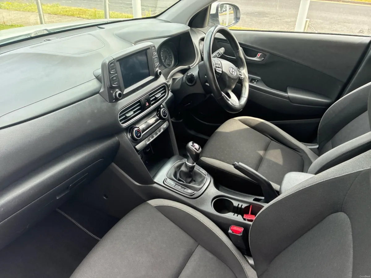 Hyundai KONA EXECUTIVE 5DR - Image 3