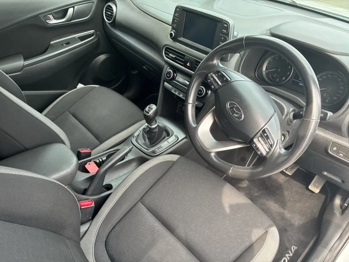 Hyundai KONA EXECUTIVE 5DR - Image 6