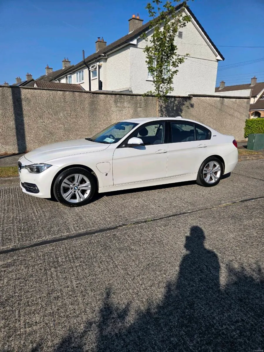 BMW 330e plug in hybrid - Image 1