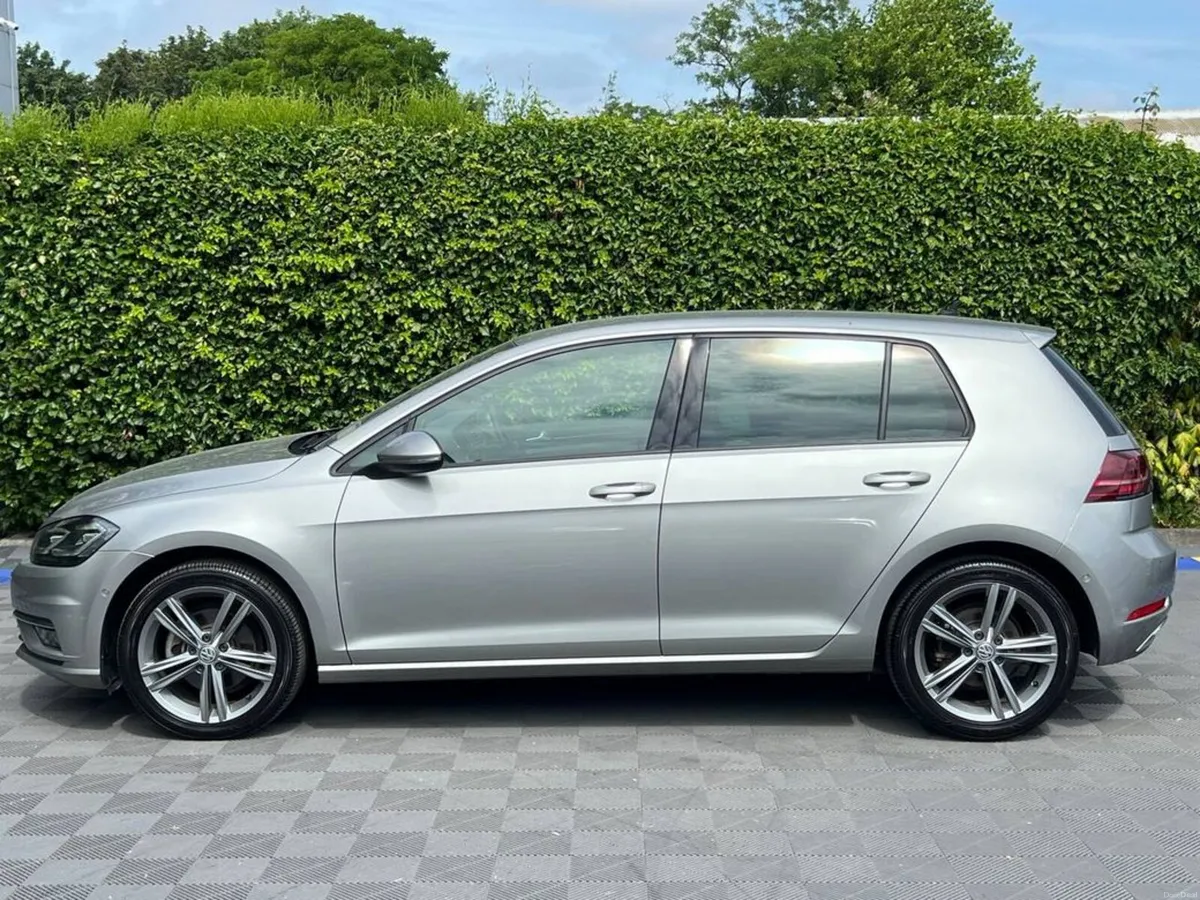 Volkswagen Golf HIGHLINE 2.0 TDI AUTO ** HUGE SPEC - Image 3