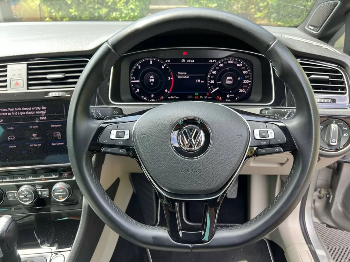 Volkswagen Golf HIGHLINE 2.0 TDI AUTO ** HUGE SPEC - Image 4