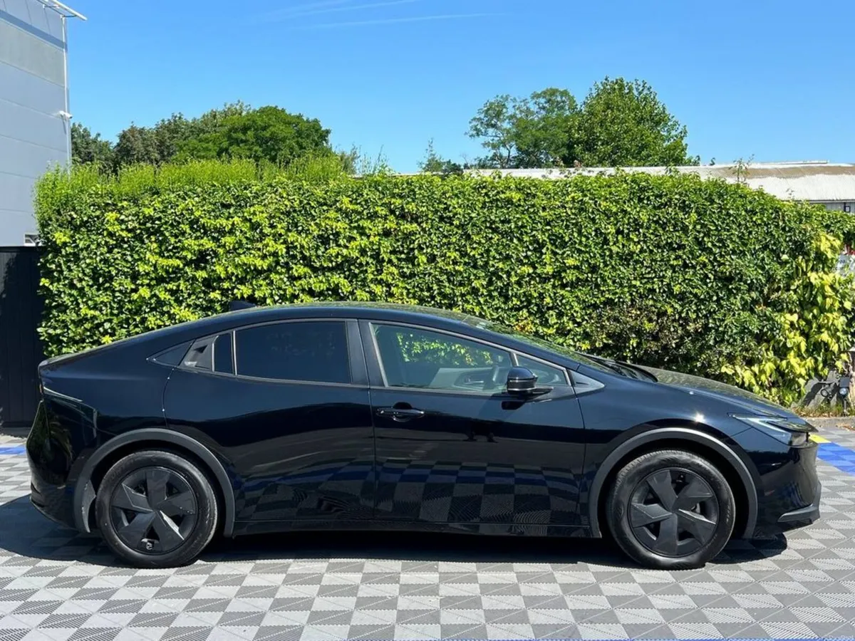 Toyota Prius 1.8 HYBRID AUTO // DIGITAL CLUSTER // - Image 2