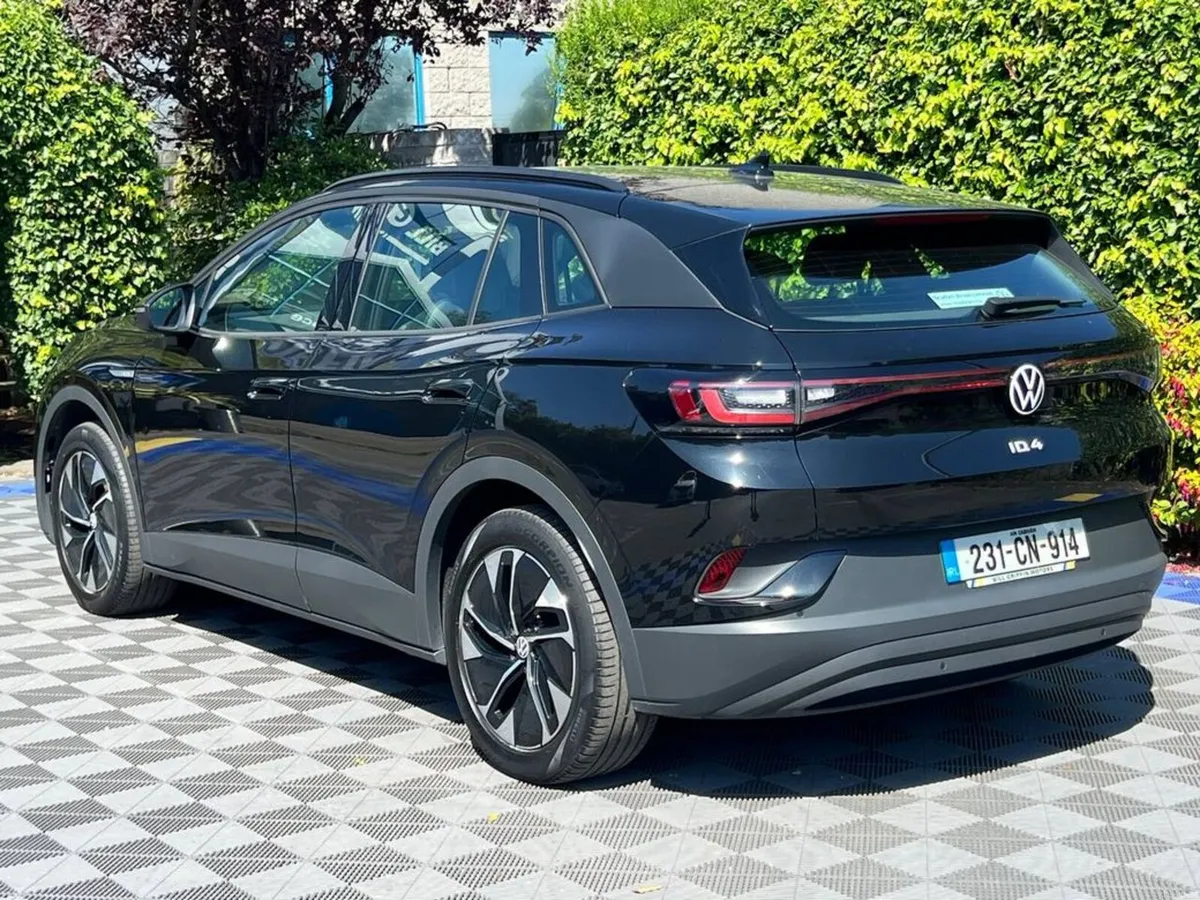 Volkswagen ID.4 PURE LIFE 52KWH // PARKING SENSORS - Image 6