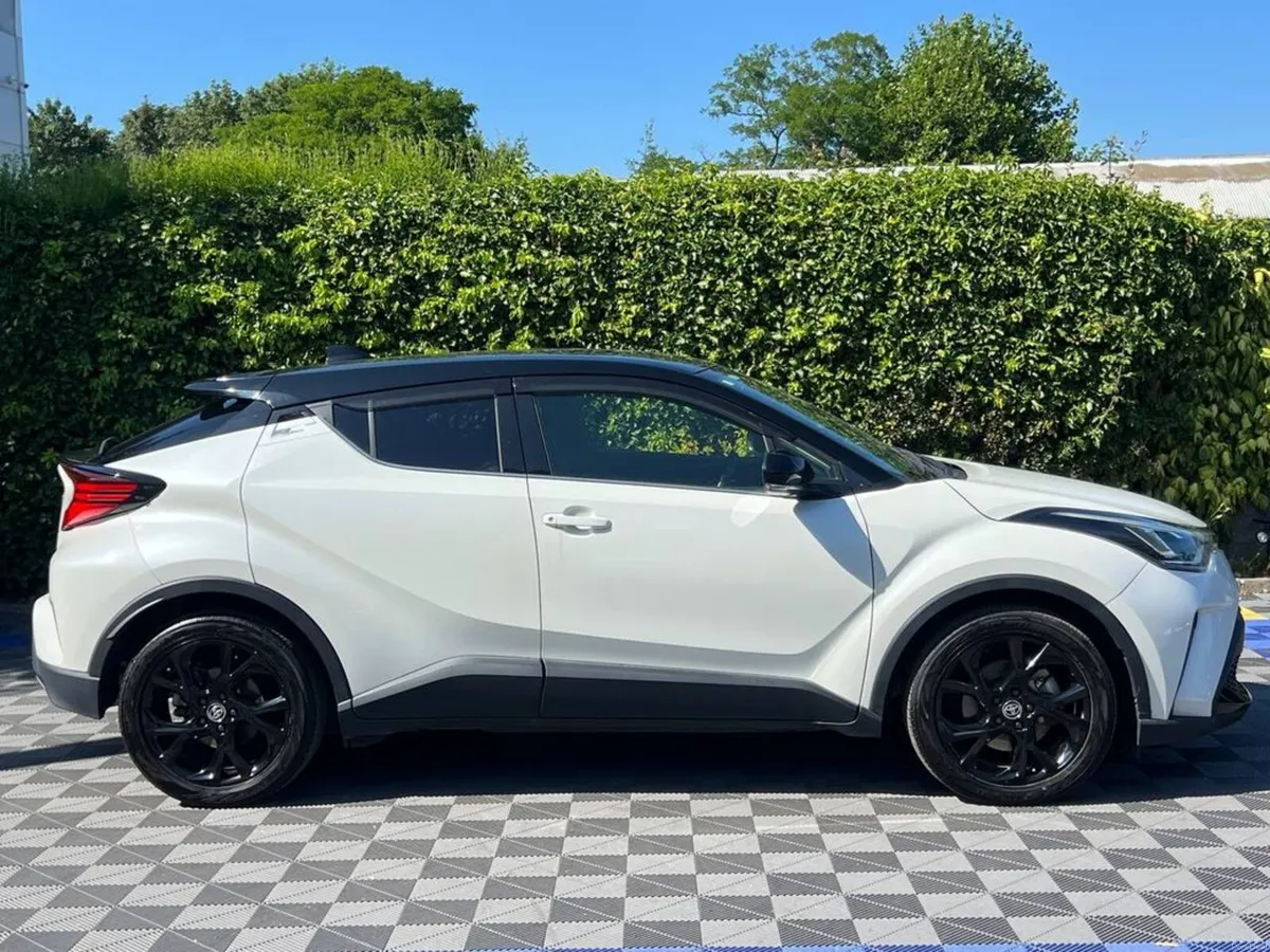 Toyota C-HR 1.8 HYBRID AUTO // 360 PARKING CAMERAS - Image 2