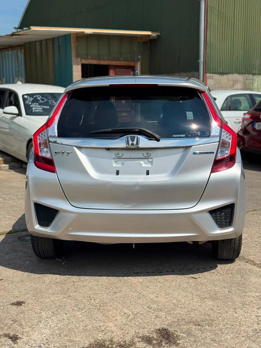 Honda Fit 1.5 hyrbid 63000kms 2014 - Image 4