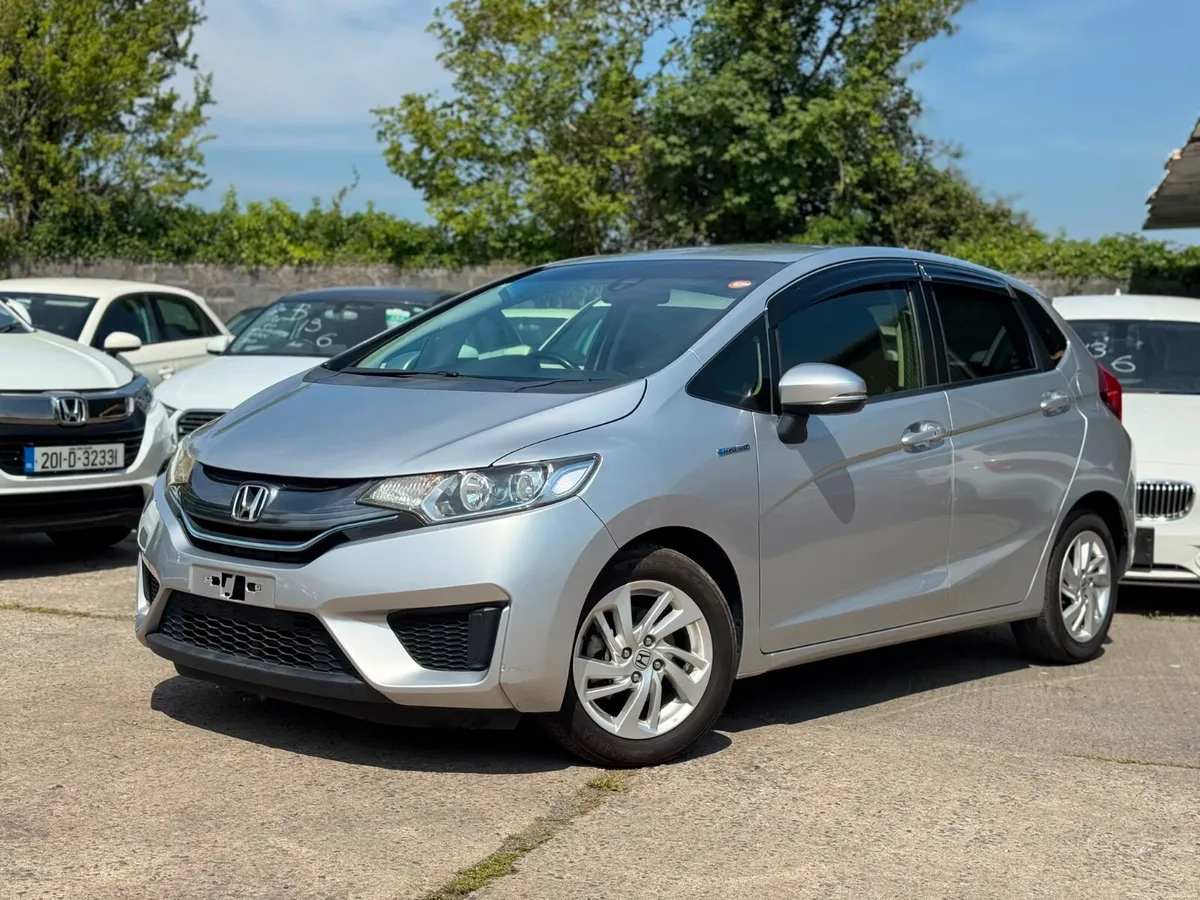 Honda Fit 1.5 hyrbid 63000kms 2014 - Image 2