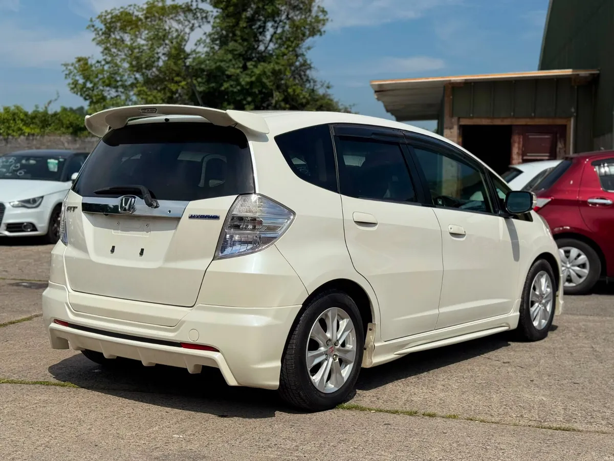 Honda Fit 1.3 Hyrbid bodykit 41000KM 2012 2 keys - Image 5