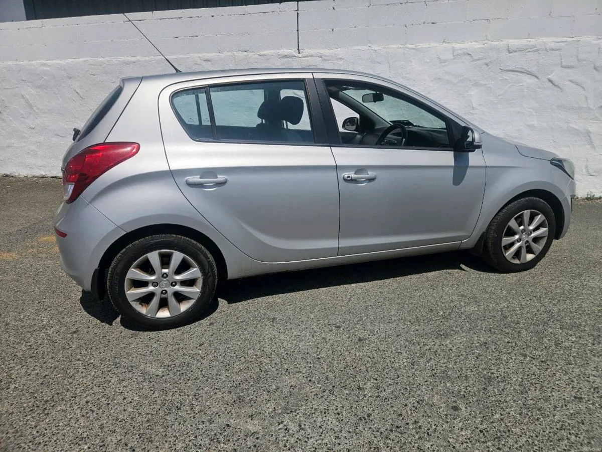 2015 hyundai i20 petrol - Image 3