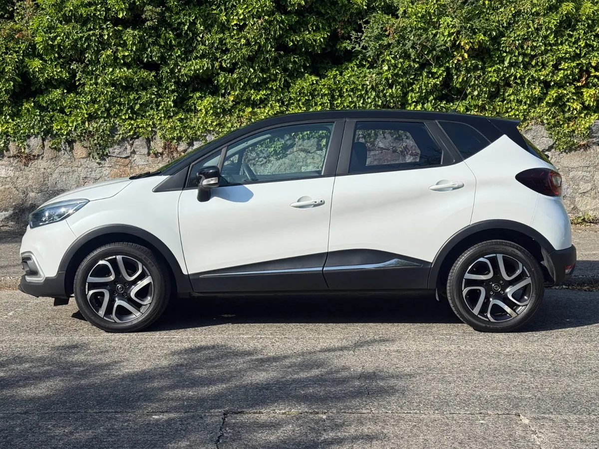 RENAULT CAPTUR 2018 DYNAMIQUE NAV PETROL LOW KMS - Image 2