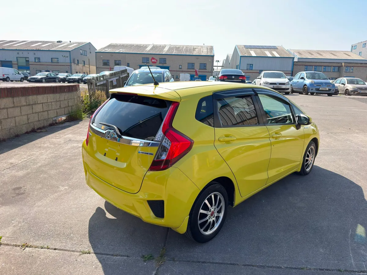 2013 HONDA FIT HYBRID , SELF CHARGING, FRESH NCT - Image 5