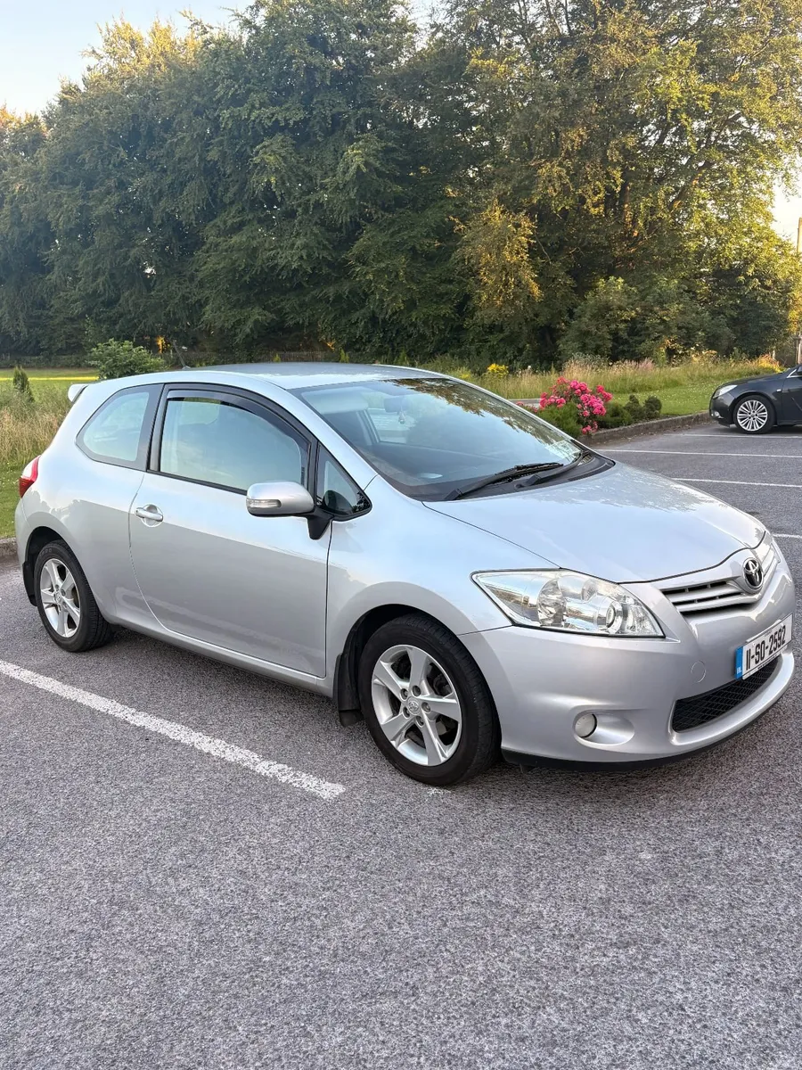 Toyota Auris 2011 - Image 1
