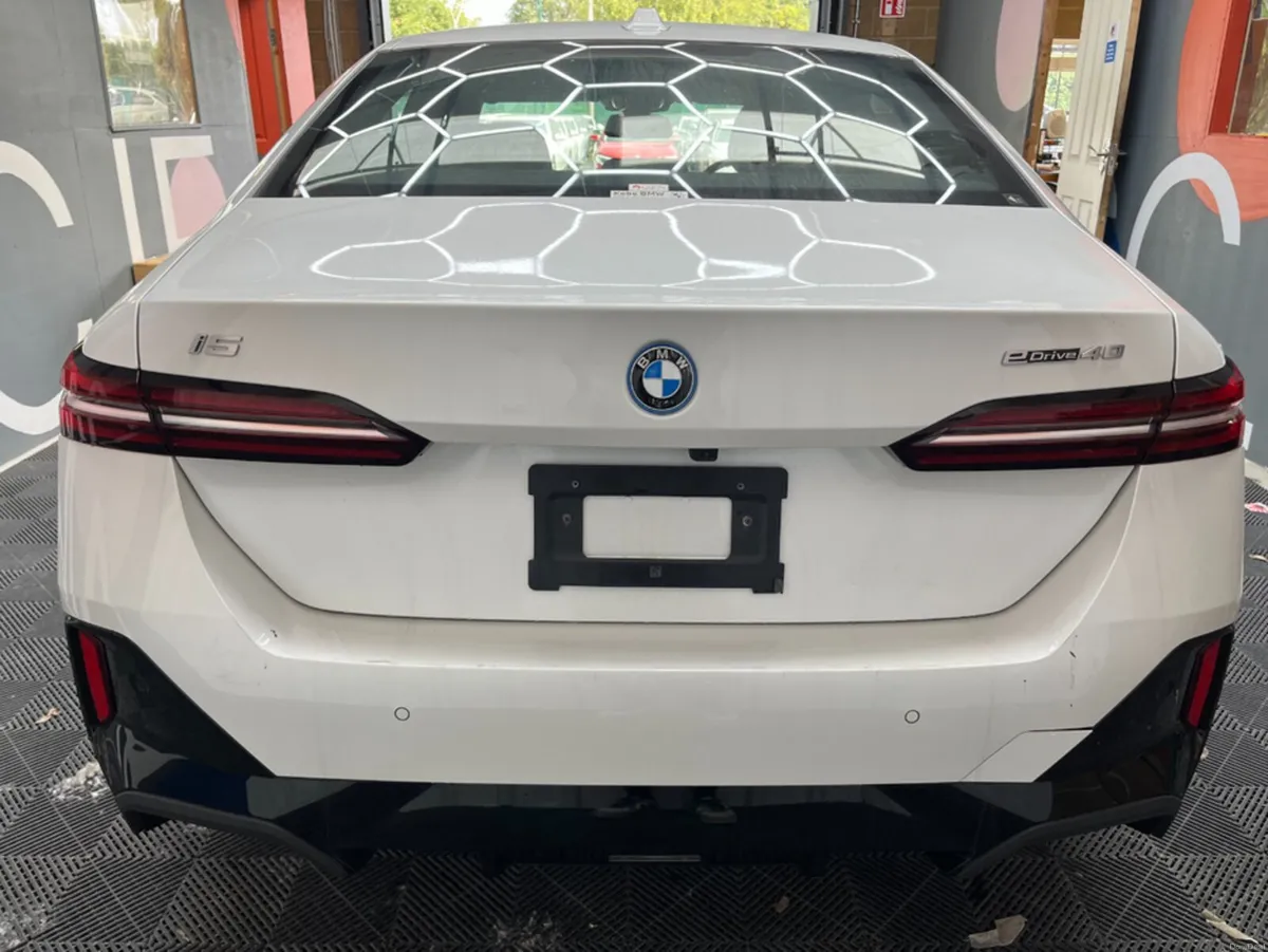 BMW i5 2024 BMW I5 EDRIVE40 M-SPORT AUTOMATIC / CR - Image 3