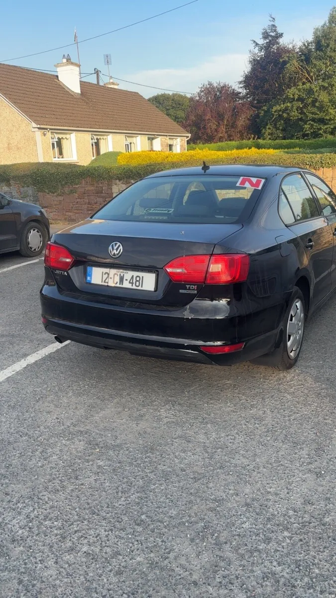 12 Volkswagen Jetta - Image 1