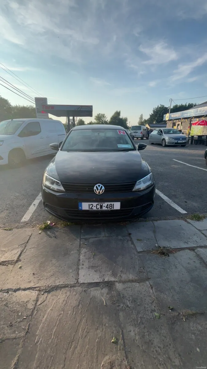 12 Volkswagen Jetta - Image 3