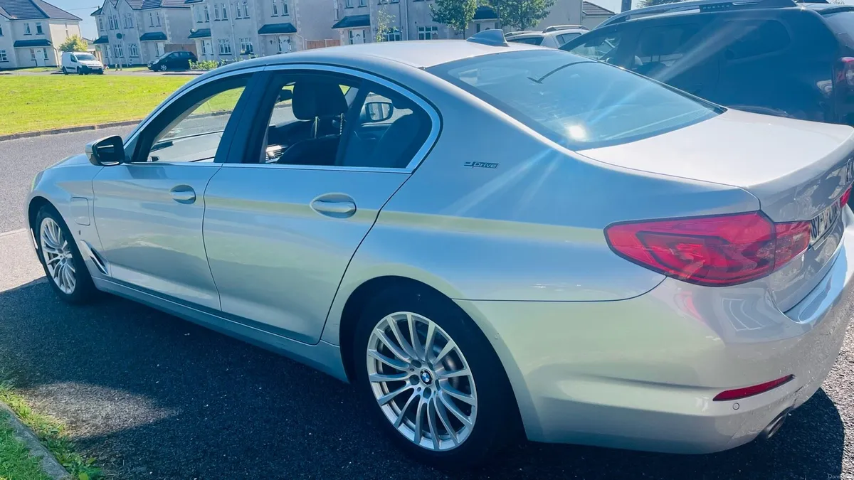 BMW 2018 530e Performance Petrol plug-in Hybrid - Image 3