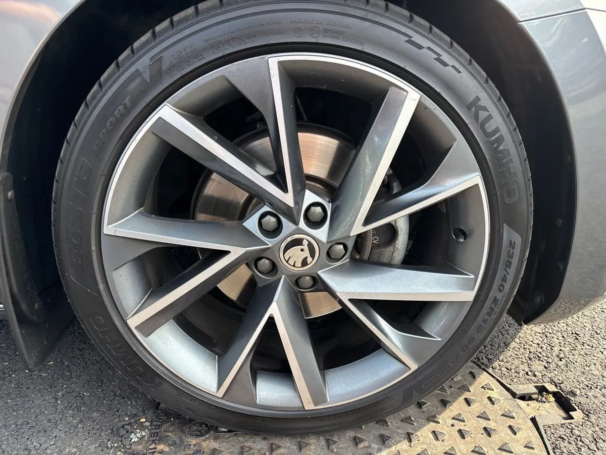 Skoda Superb SUPERB SPT 2.0TDI 150HP DSG - Image 5