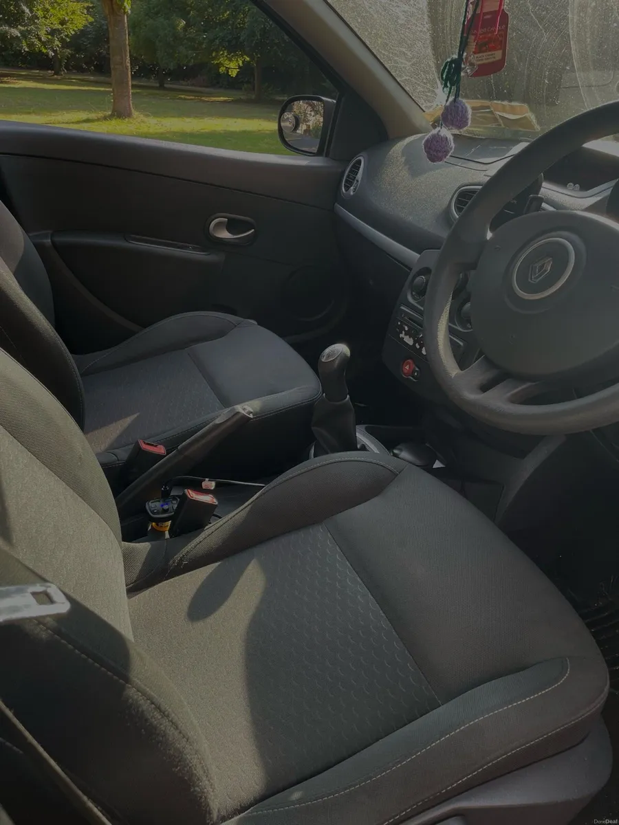 2010 Renault Clio 1.2 Petrol- 105,894km €3250 ONO - Image 6