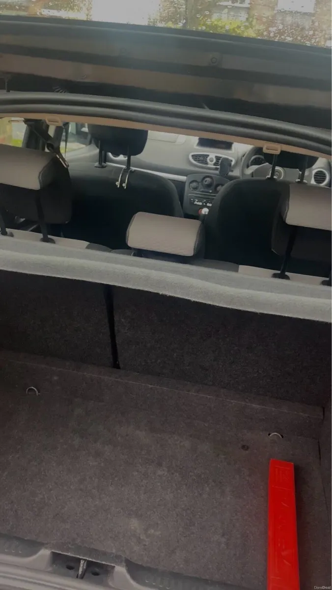 2010 Renault Clio 1.2 Petrol- 105,894km €3500 ONO - Image 4
