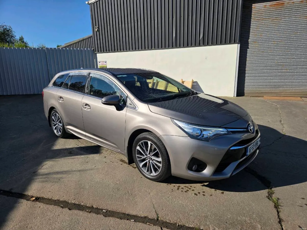 2016 Toyota Avensis 2.0 D SOL TS NAV 5DR - Image 1