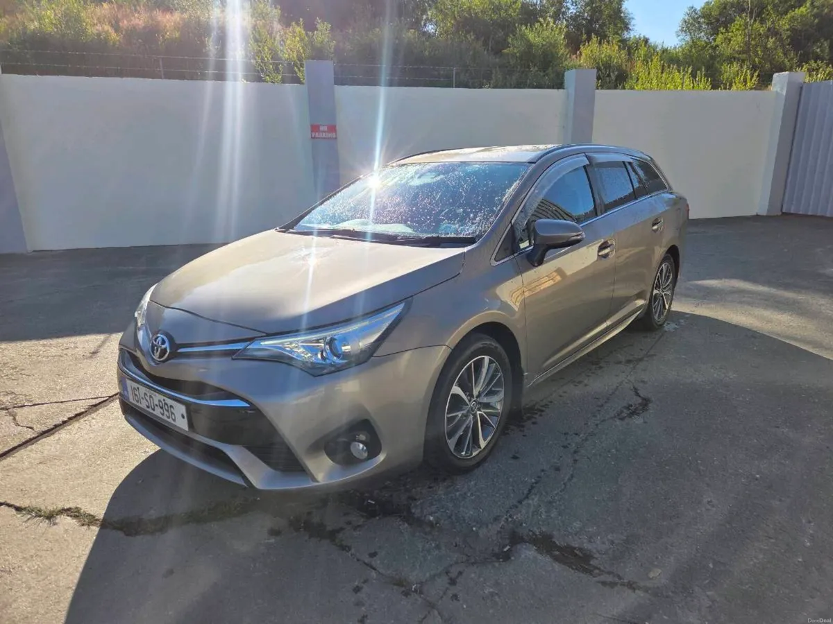 2016 Toyota Avensis 2.0 D SOL TS NAV 5DR - Image 3