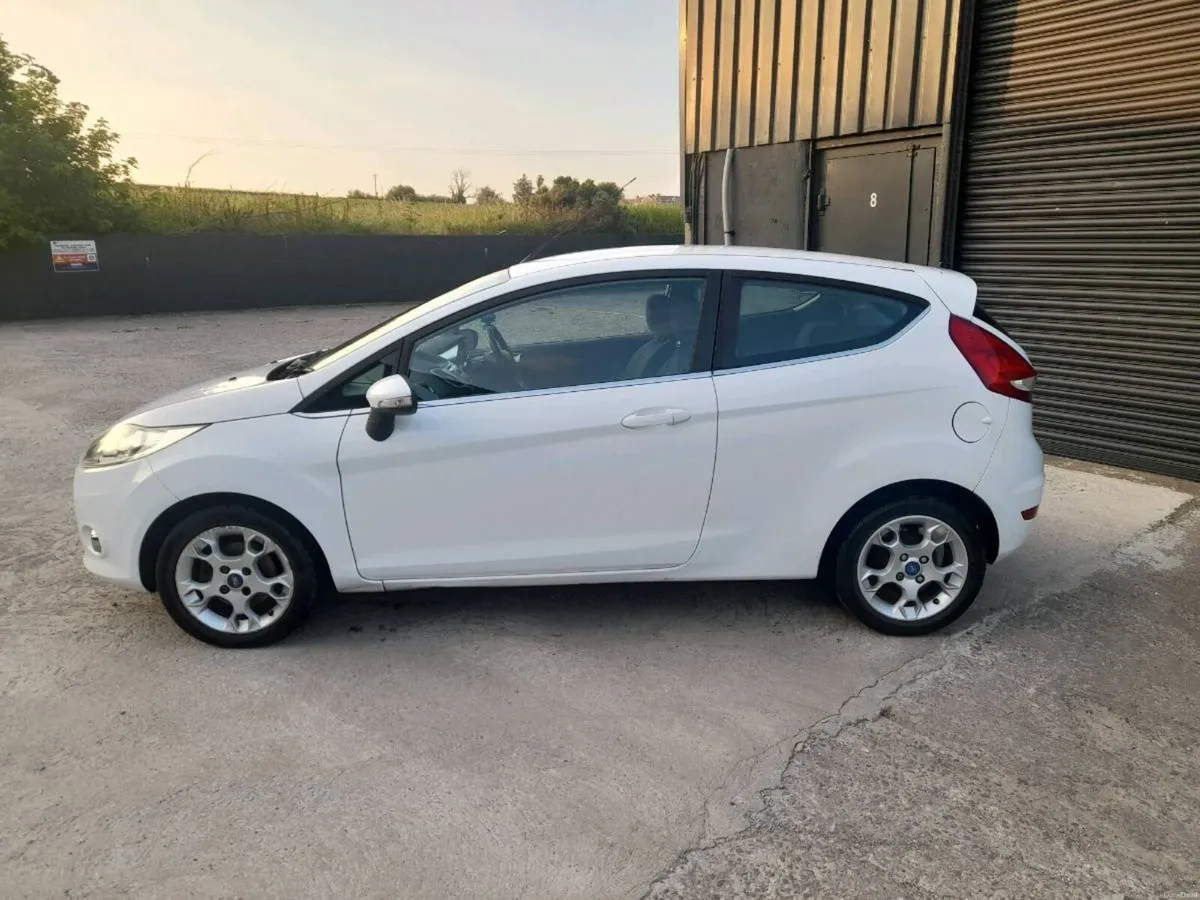 2012 Ford Fiesta - Image 2