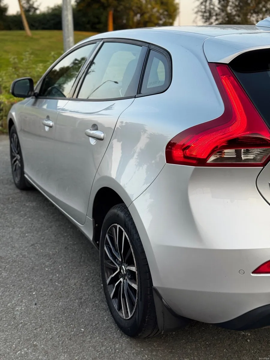 2016 Volvo V40 2.0 Diesel - Image 4