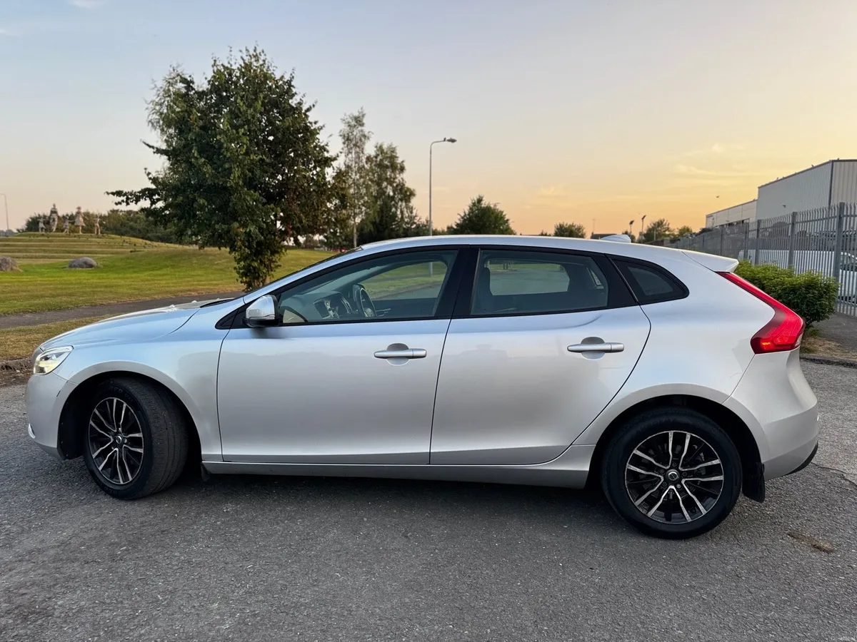 2016 Volvo V40 2.0 Diesel - Image 2