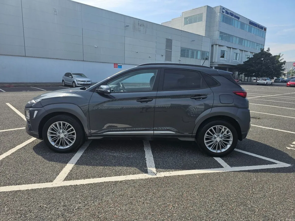 Hyundai KONA 1.0 PETROL, EXECUTIVE MODEL, LOW MILE - Image 3