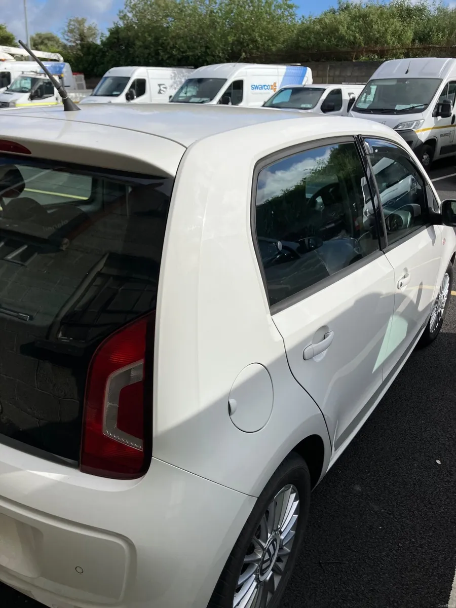 Volkswagen up! 2014 - Image 1
