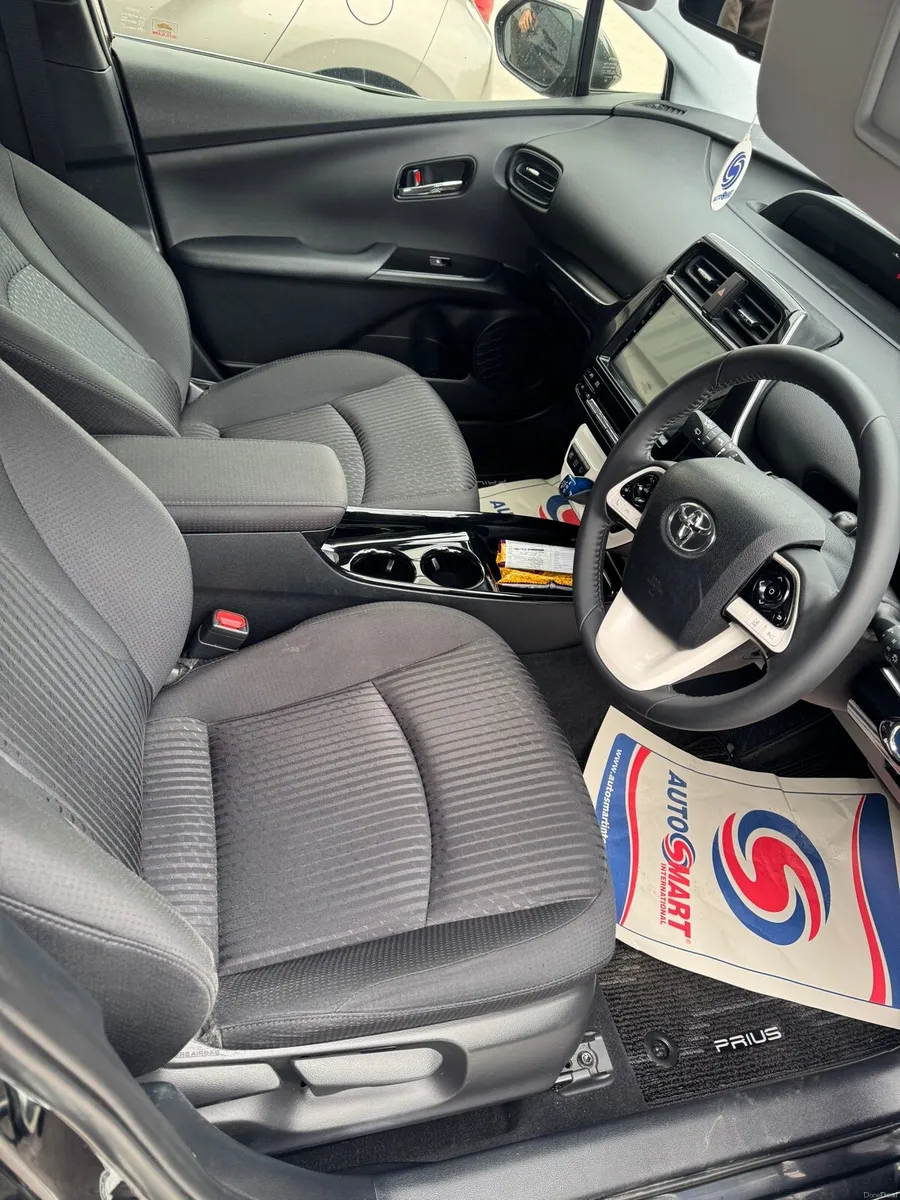 Toyota PRIUS 1.8 Auto Hybrid (2018) - Image 2