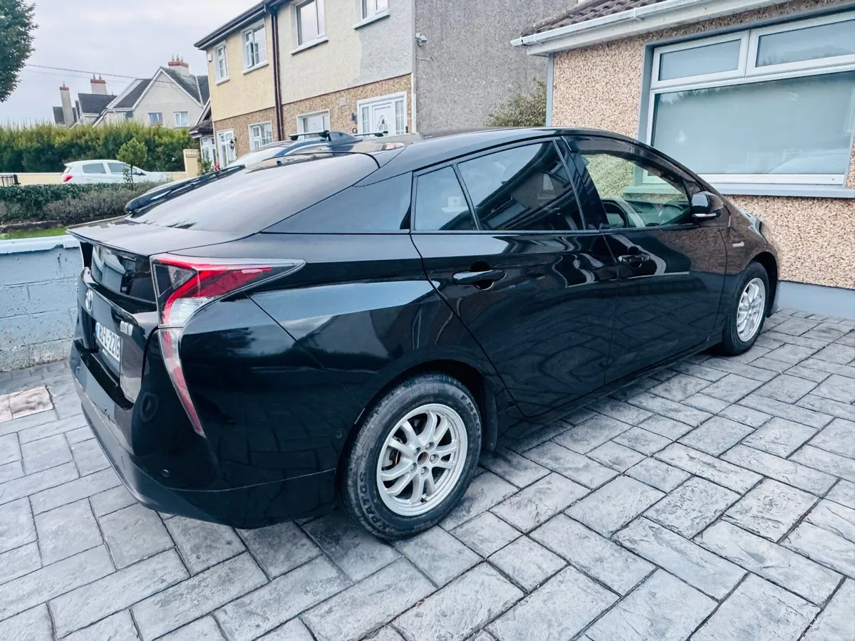 Toyota PRIUS 1.8 Auto Hybrid (2018) - Image 4