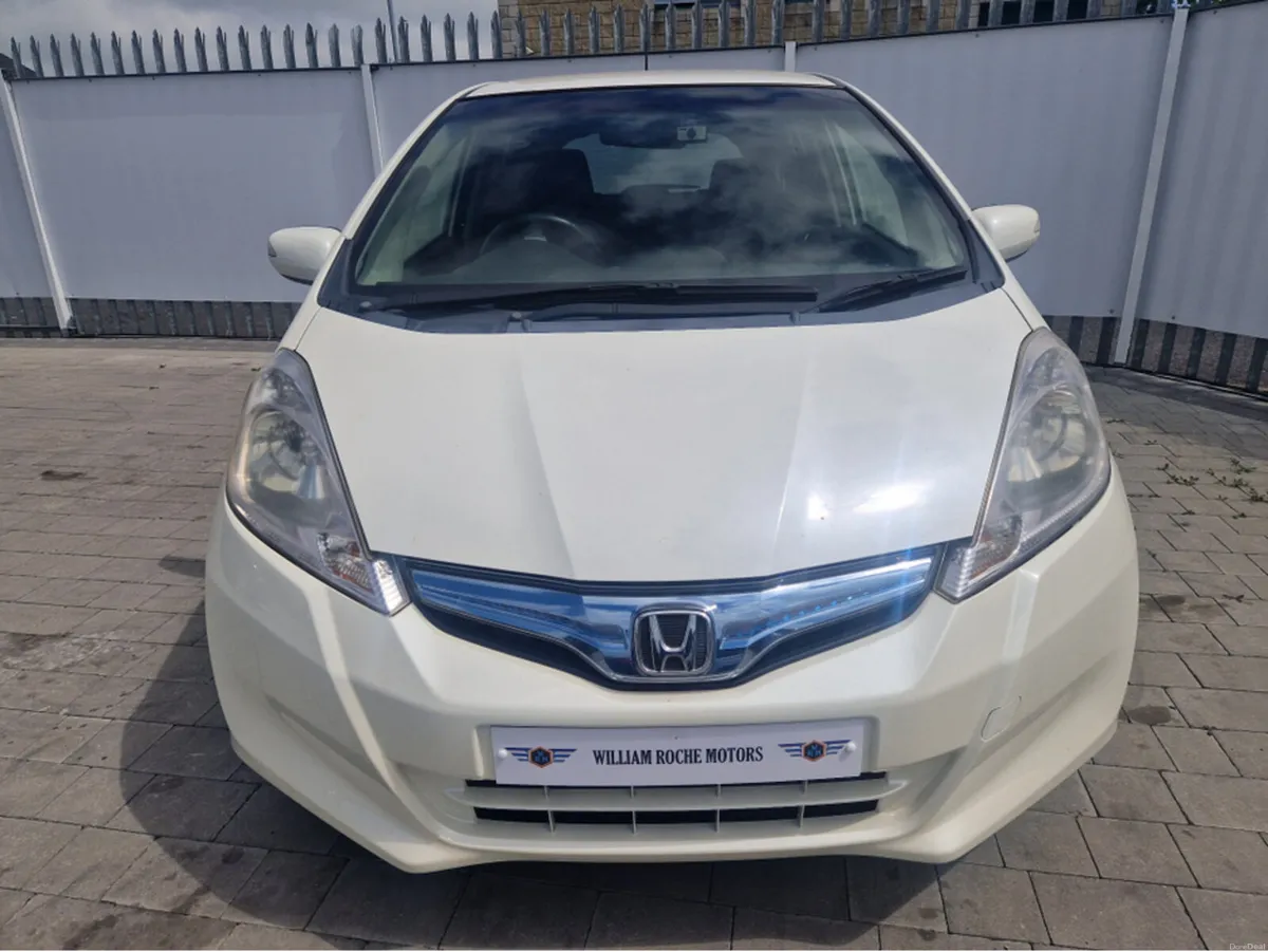 Honda Fit 1.3 PETROL HYBRID AUTO - Image 3