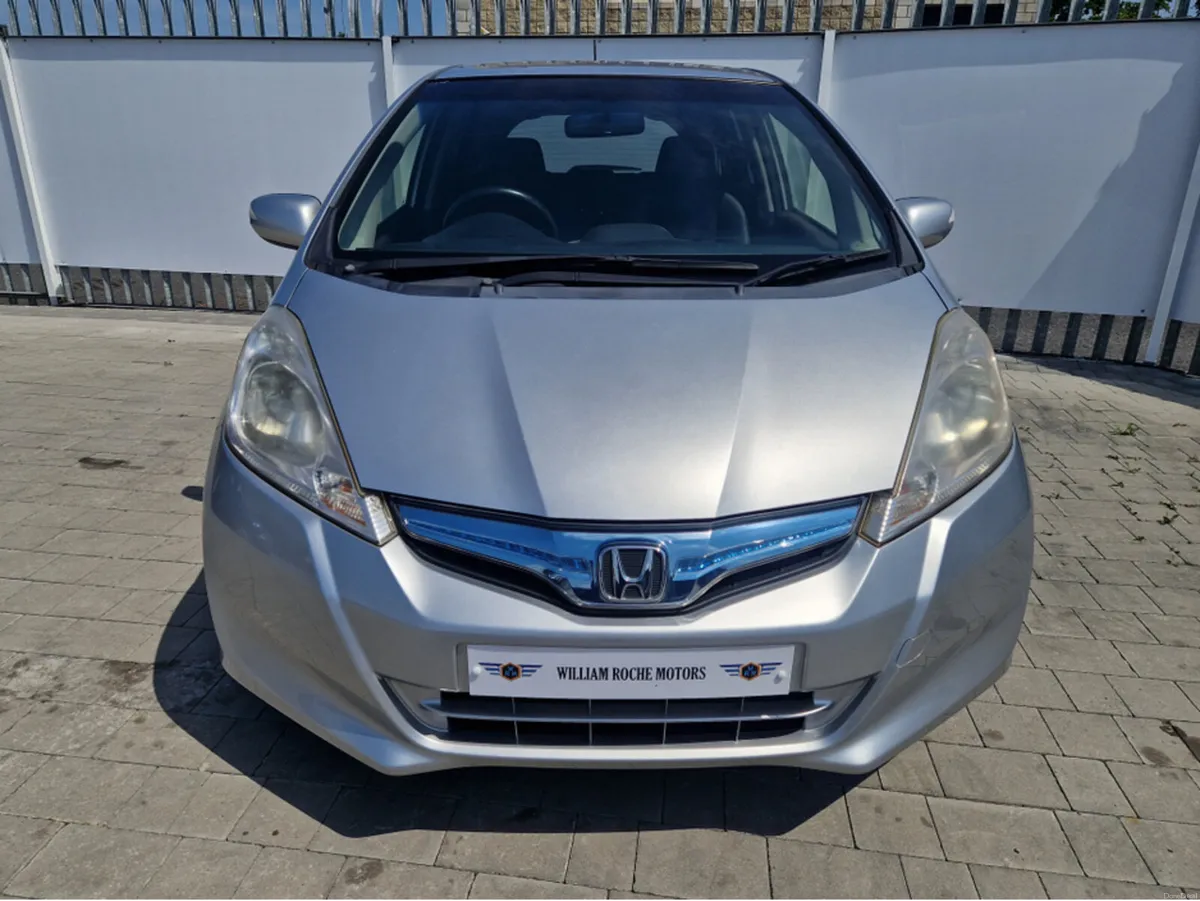Honda Fit 1.3 PETROL HYBRID AUTO - Image 3