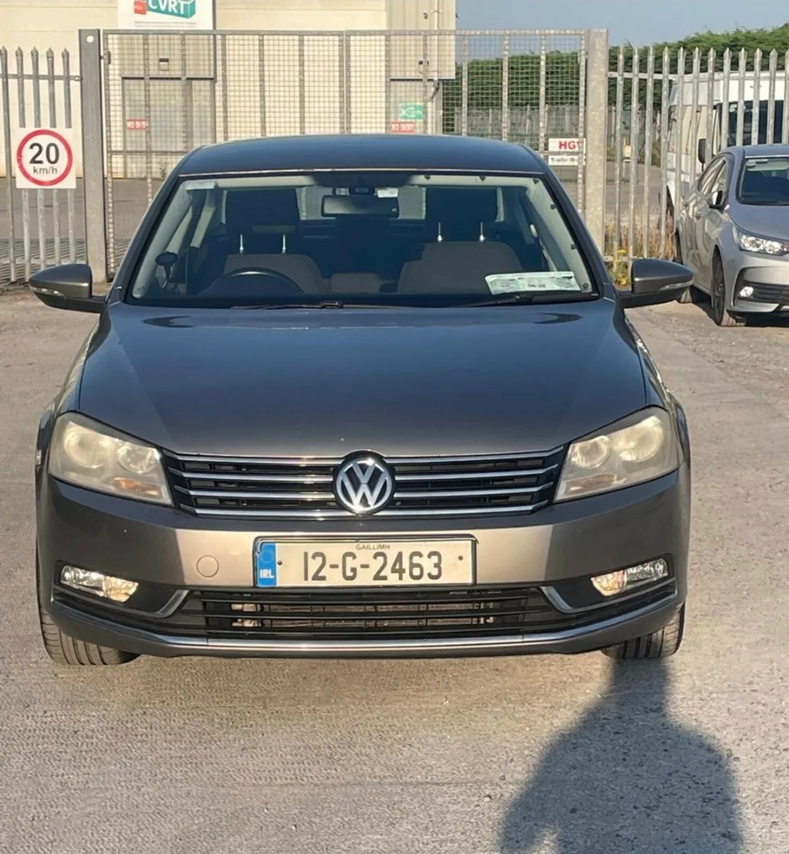 2012 Volkswagen passat - Image 2