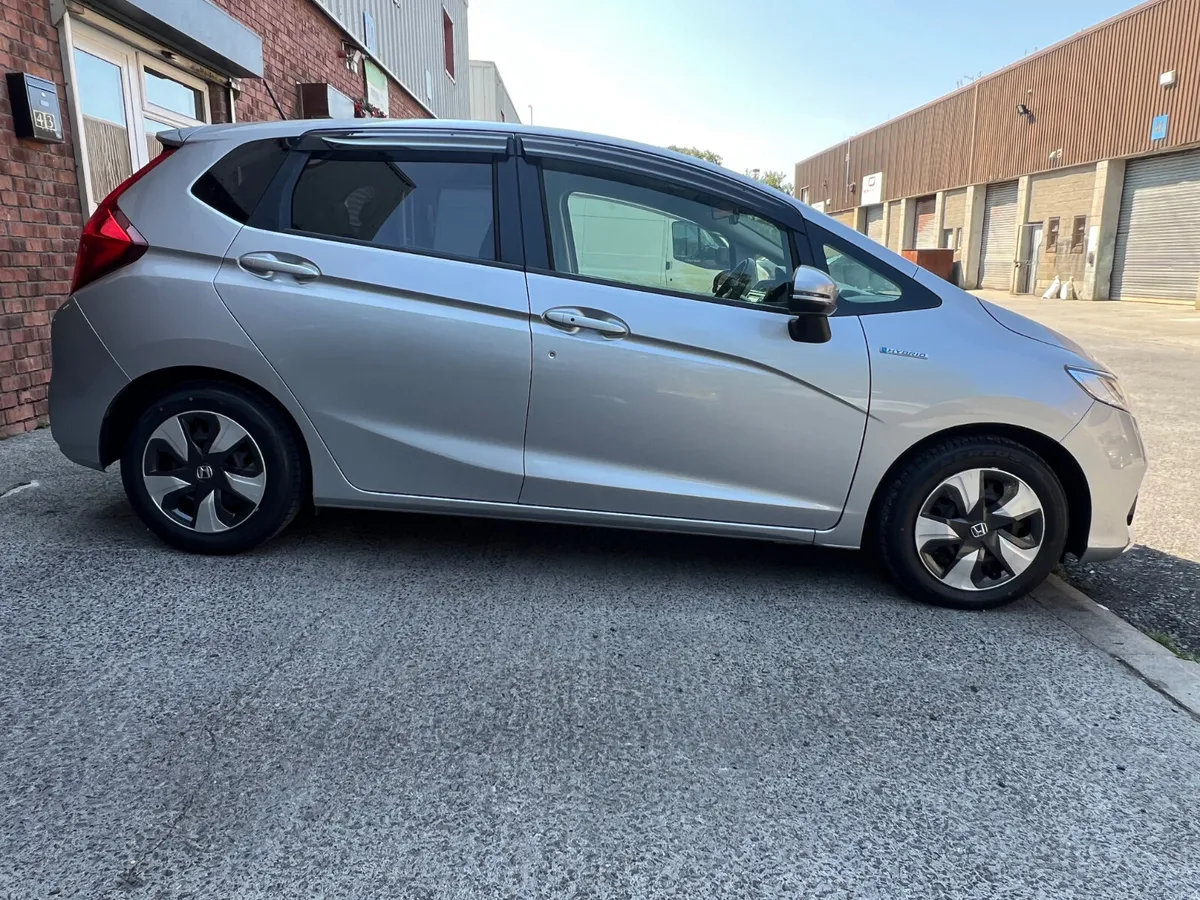 Honda Fit 1.5L Hybrid 2019 - Image 4