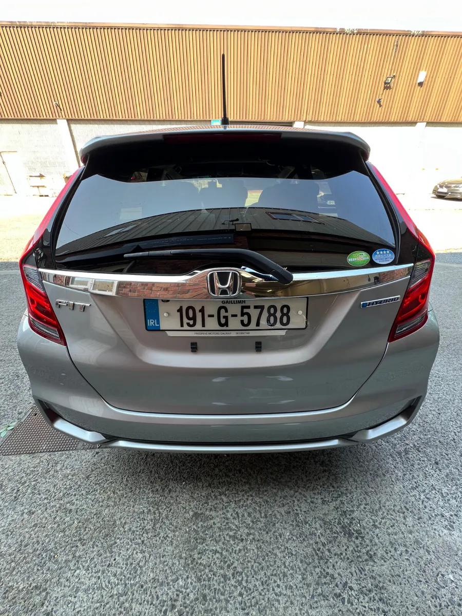 Honda Fit 1.5L Hybrid 2019 - Image 2