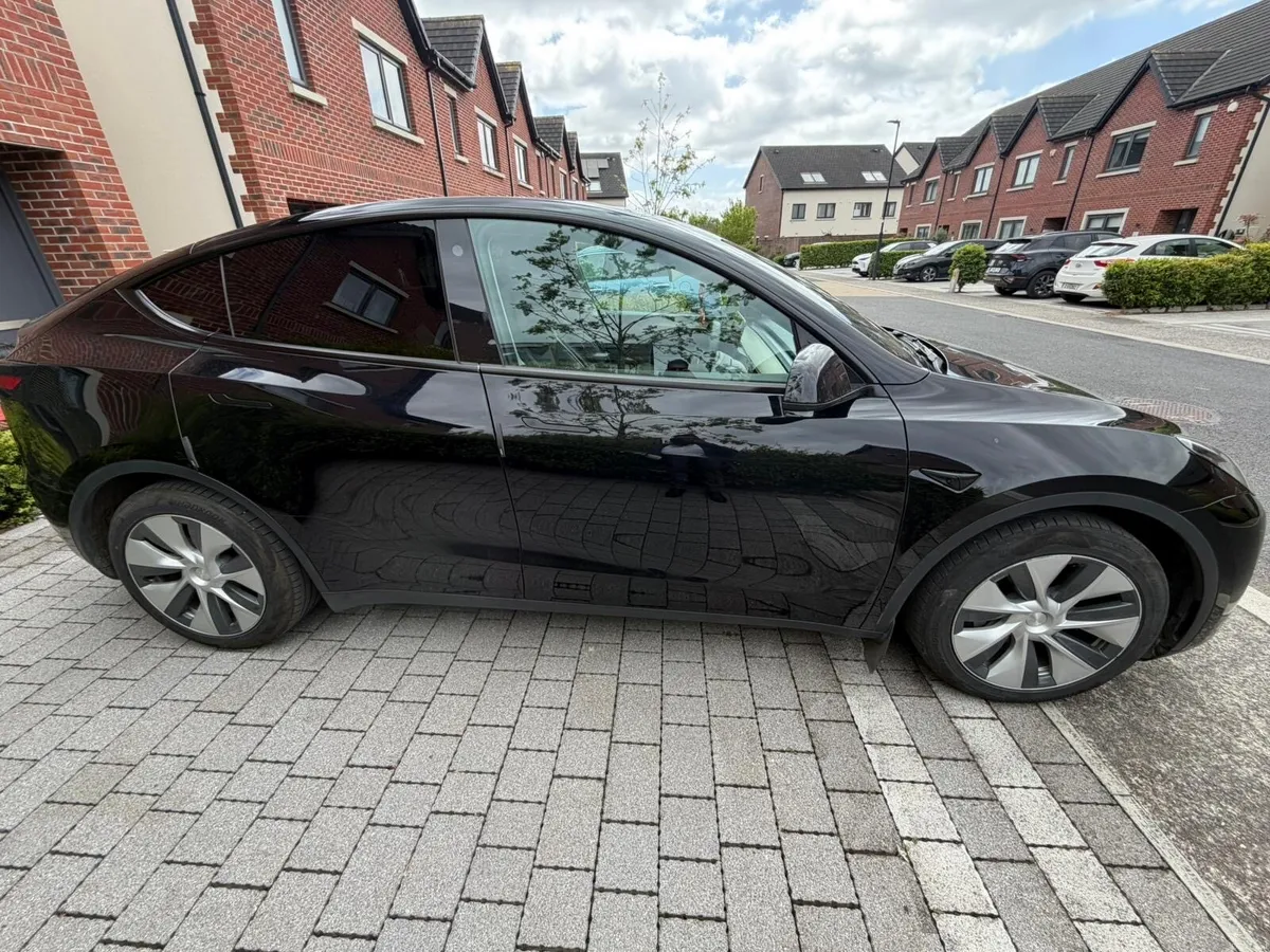 Tesla Model Y Long Range AWD Dual Motor - Image 4