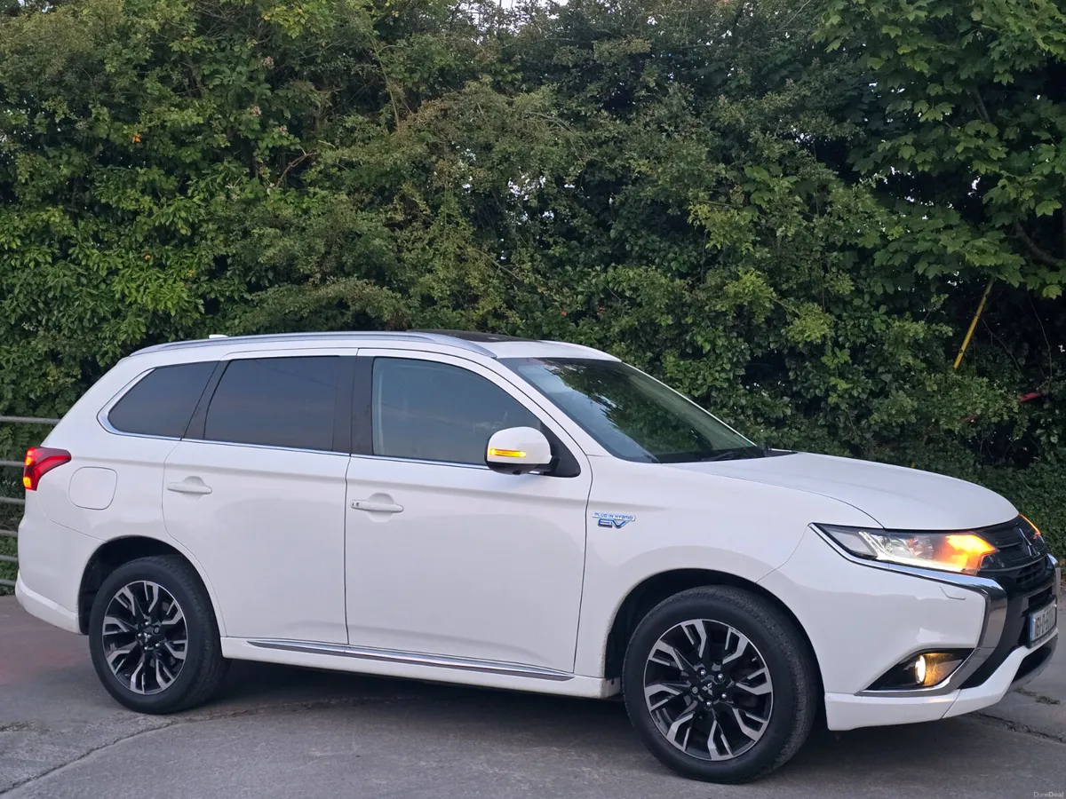 Mitsubishi Outlander 2016 automatic.  Hybrid €8900 - Image 4