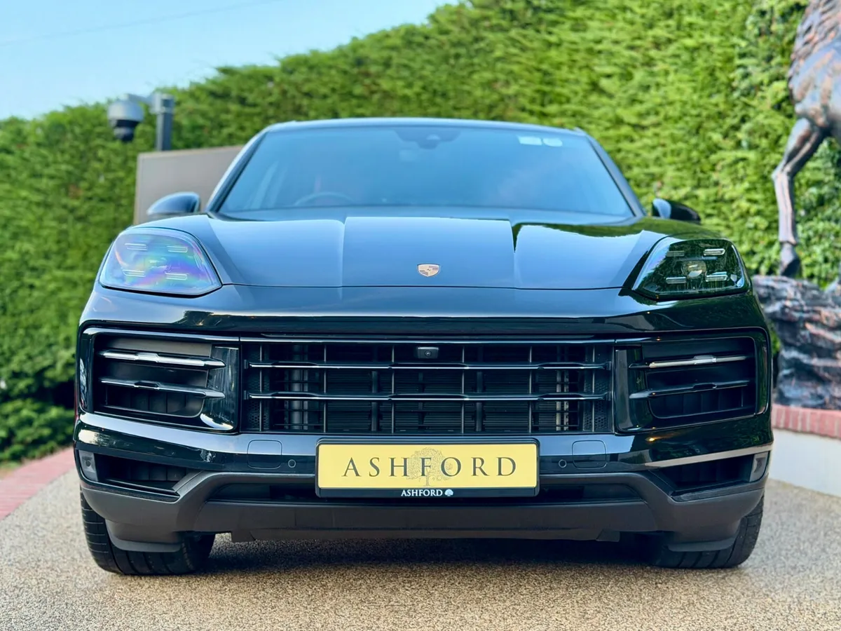 242 Porsche Cayenne 3.0 V6 Hybrid 470BHP Great spe - Image 2