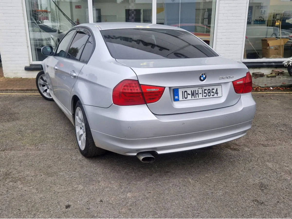 BMW 3-Series 2010 - Image 3