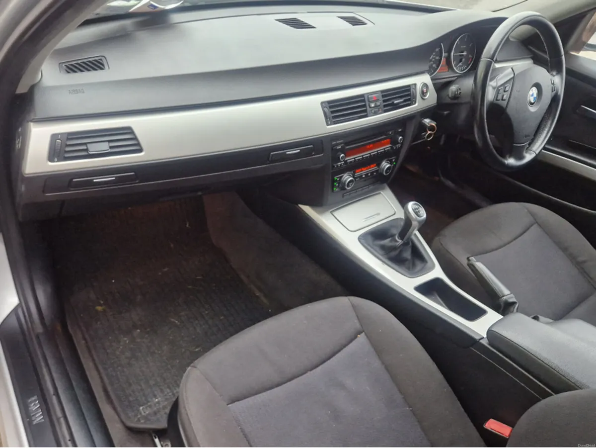 BMW 3-Series 2010 - Image 4