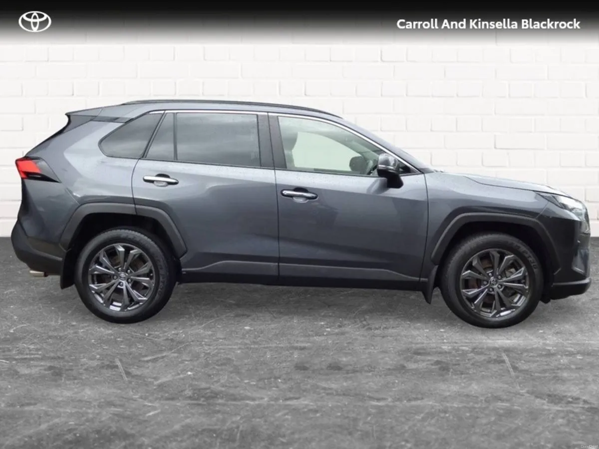 Toyota RAV4 Hybrid Platinum FWD - Image 3