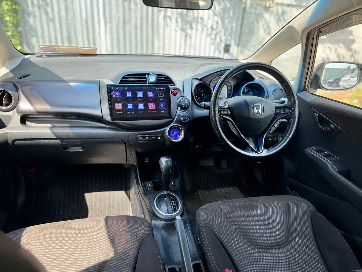 2013 HONDA FIT. LOW MILEAGE. NEW NCT. AUTO 1.3 HYB - Image 4